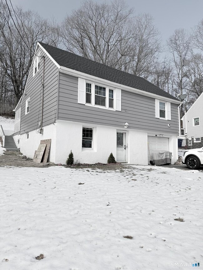 Building Photo - 243 Sunshine Cir