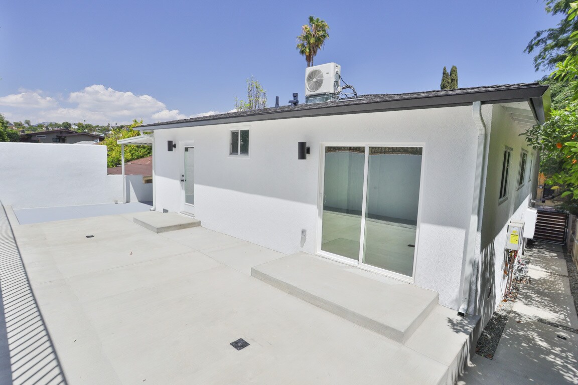 Building Photo - 1425 El Paso Dr