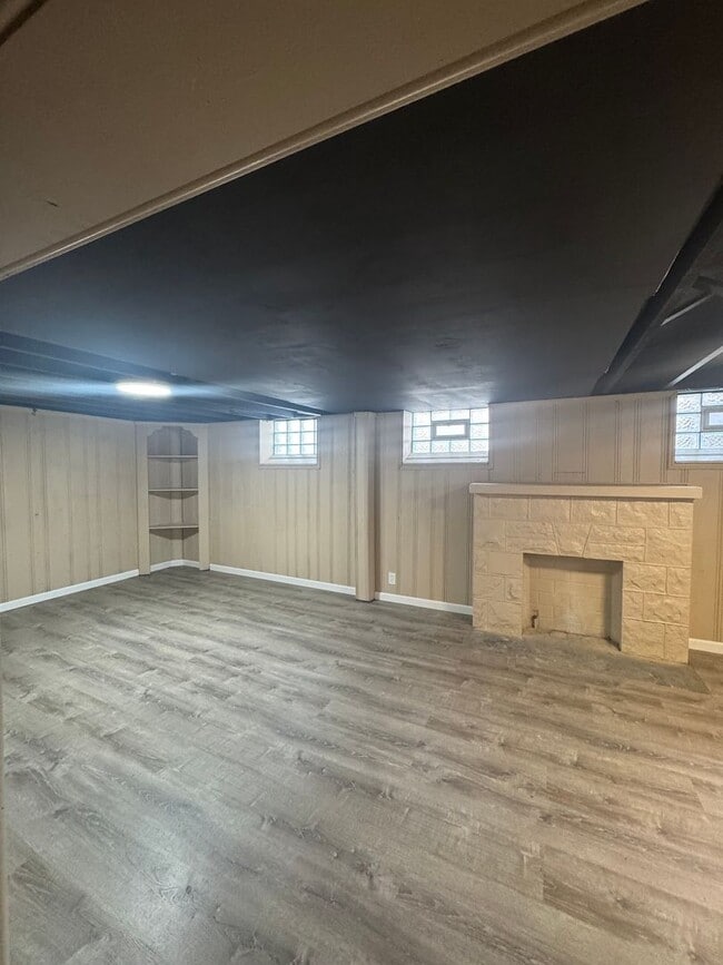 Building Photo - Newly Renovated 3 Bedroom Home