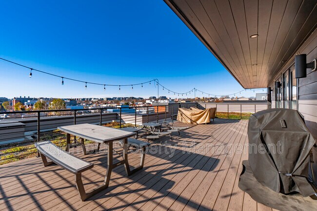 Building Photo - 1301 H St NE