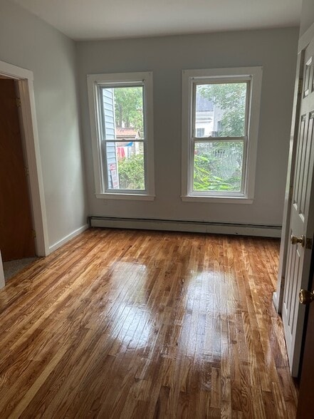 Building Photo - 31 Lyman St