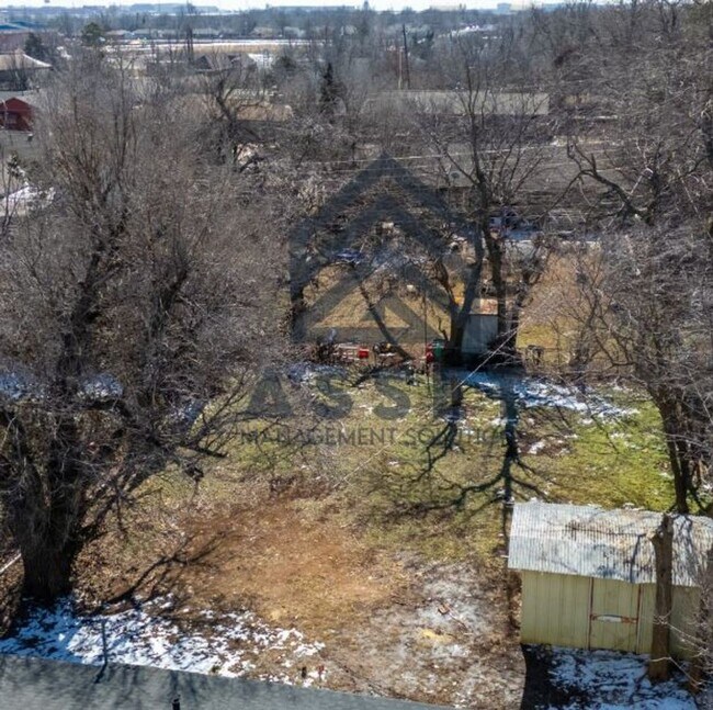 Building Photo - 422 E Northrup Dr