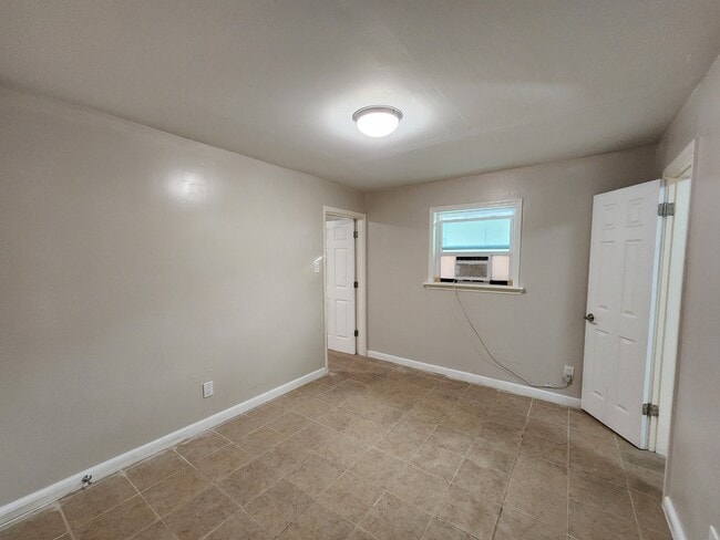 Building Photo - 2600 Countiss Dr