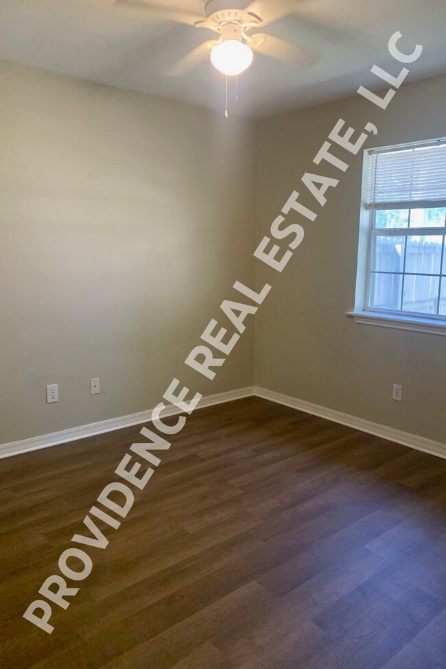 Building Photo - 1604 S Barnett Springs St