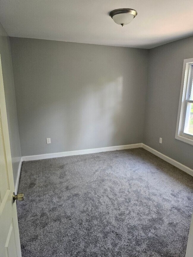 Building Photo - 5056 Bewick St