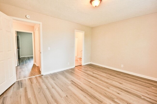 Building Photo - Convenient Antioch Townhome