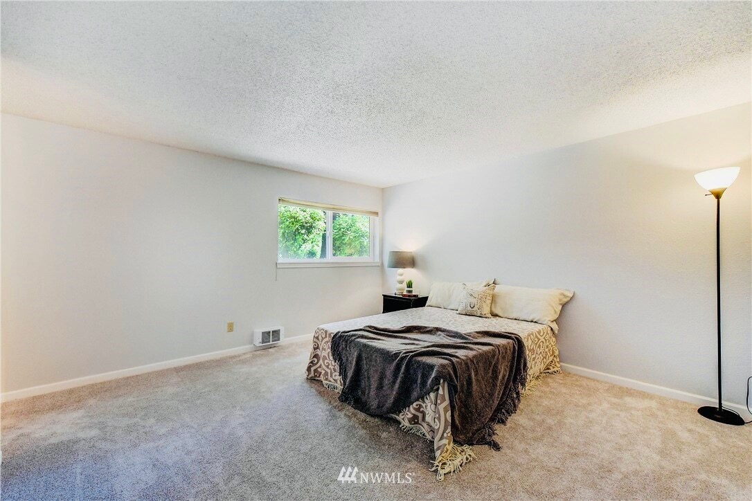 Building Photo - 4426 147th Plz NE