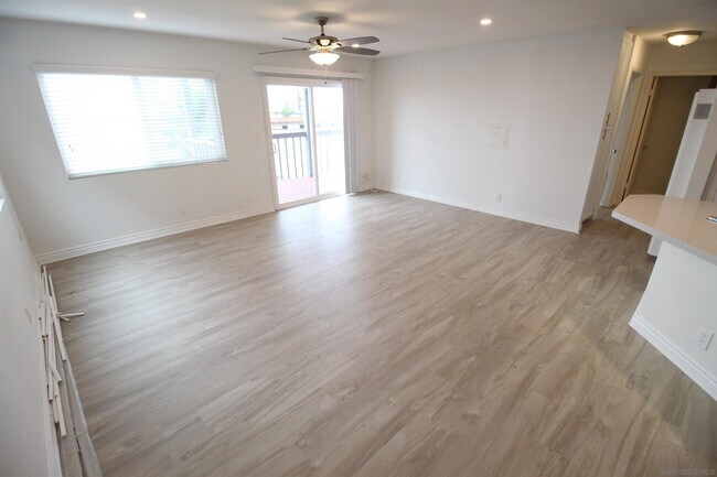 Building Photo - 2212 Edinburg Ave