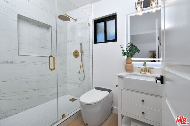 Building Photo - 26065 Farmfield Rd