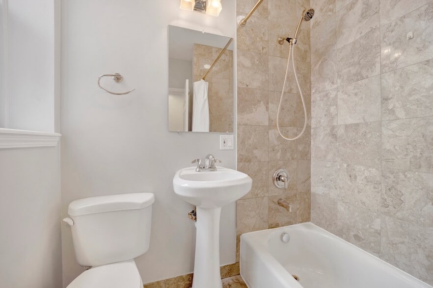 Building Photo - 4817 N Kimball Ave