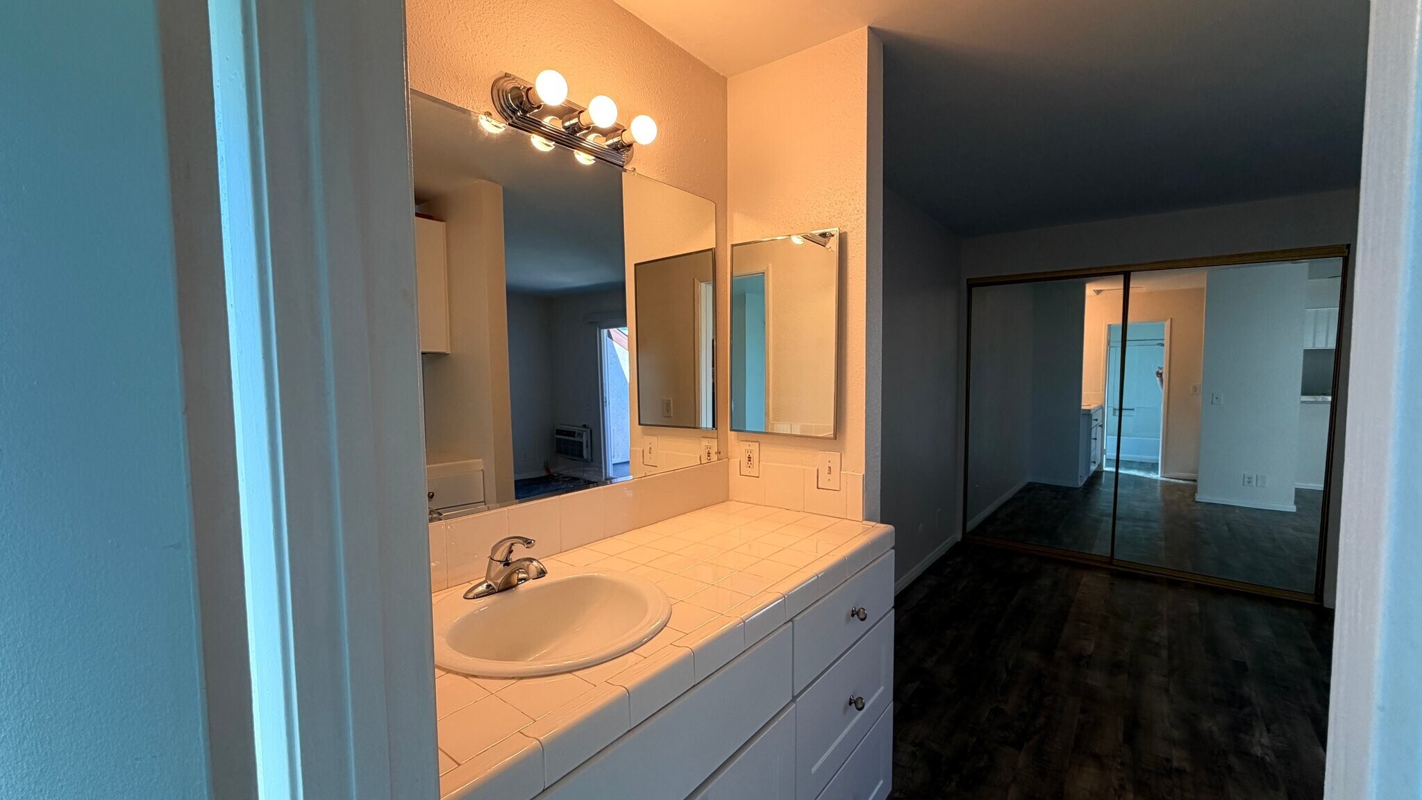 Building Photo - 5027 Guava Ave