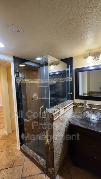 Building Photo - 5951 Montecito Dr