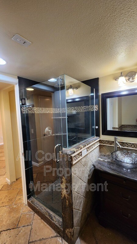 Building Photo - 5951 Montecito Dr