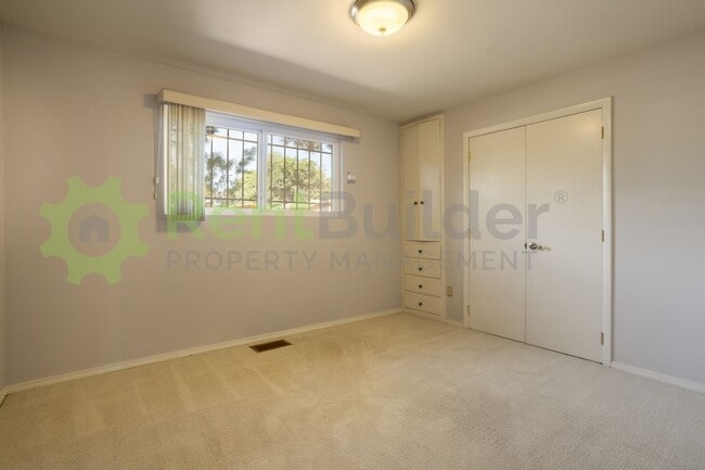 Building Photo - Call (505) 808-6467 to schedule a showing!