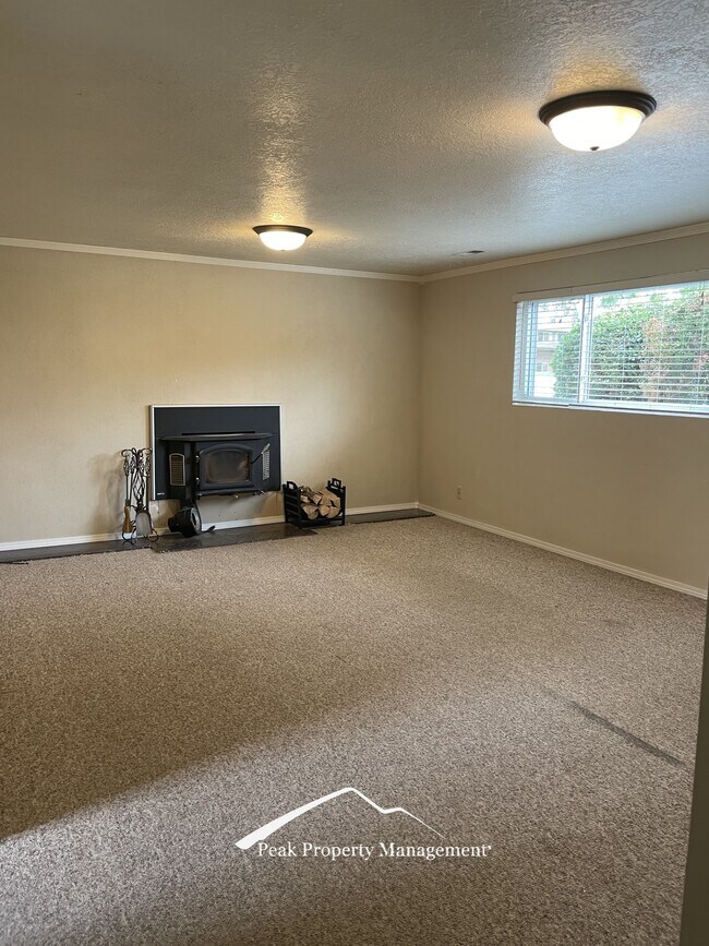 Building Photo - 8701 Brynwood Dr