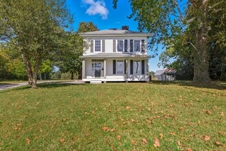 Building Photo - 12300 E Quaker Rd
