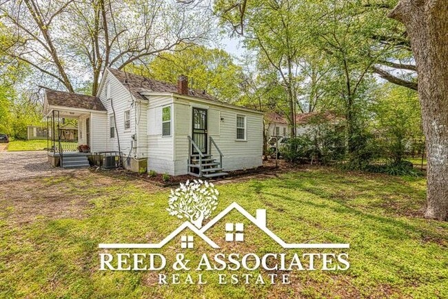 Building Photo - EAST MEMPHIS - COLONIAL