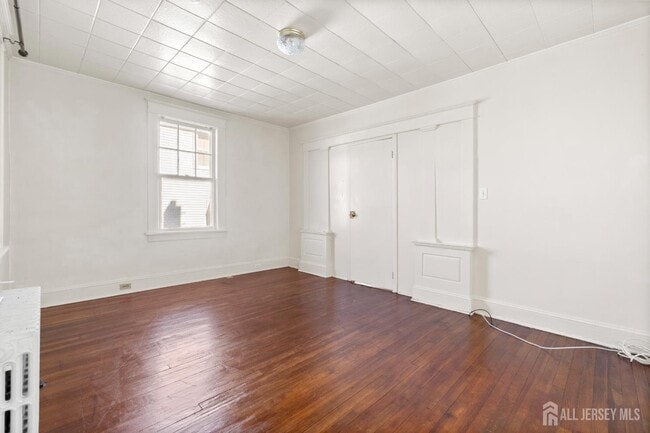 Building Photo - 196 Strawberry Hill Ave