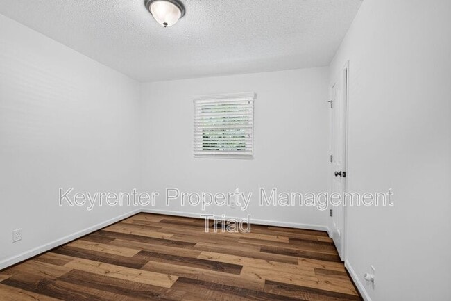 Building Photo - 9415 Glen Cross Dr