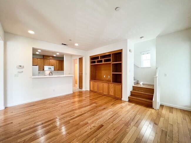 Building Photo - South Napa Three Bedroom House