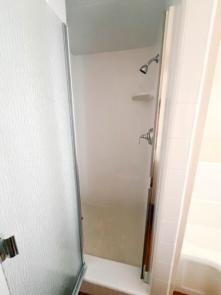 Building Photo - 1604 Larch St