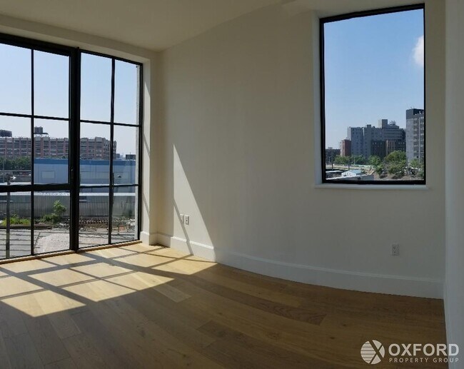 Building Photo - Jackson Avenue