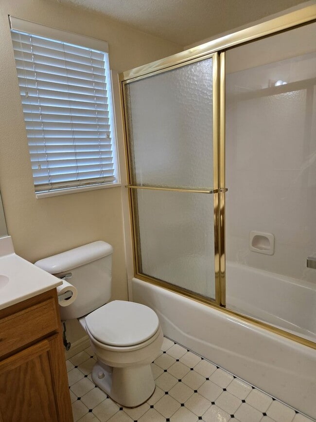 Building Photo - Beautiful Orem 2 bedroom condo