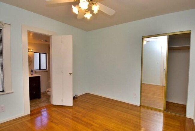Building Photo - G4 | 1032-1034 Paloma Avenue