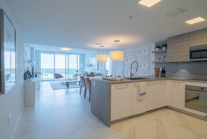 Building Photo - 400 Sunny Isles Blvd