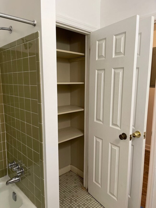 Building Photo - Coleman Place 3-bedroom, 2-bath Condo