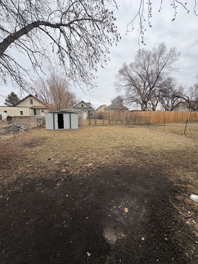 Building Photo - 812-812 5th Ave NW