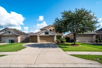 Building Photo - 10019 Lynnwood Dr