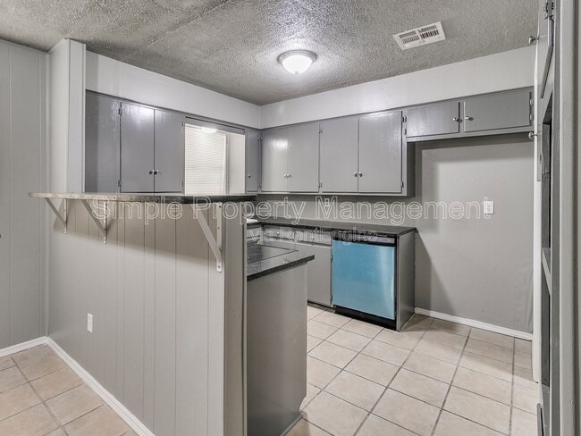 Building Photo - 136 Burton Pl