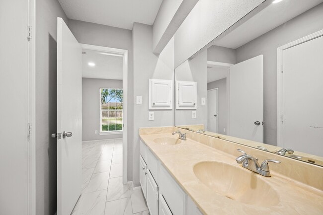 Building Photo - 13527 Montaigne Dr