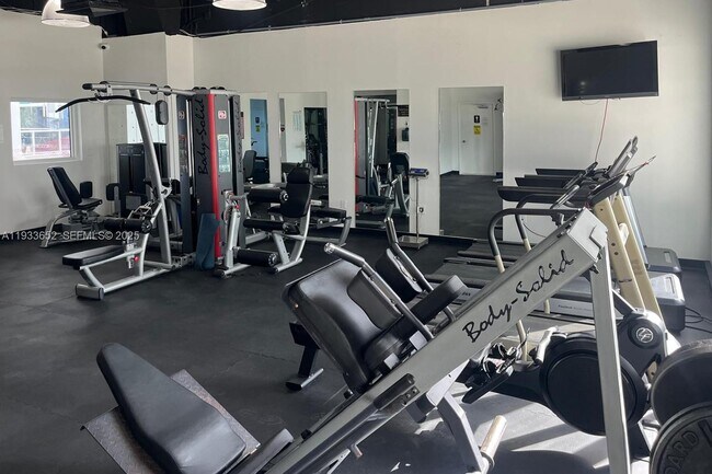 Building Photo - 2751 S Ocean Dr