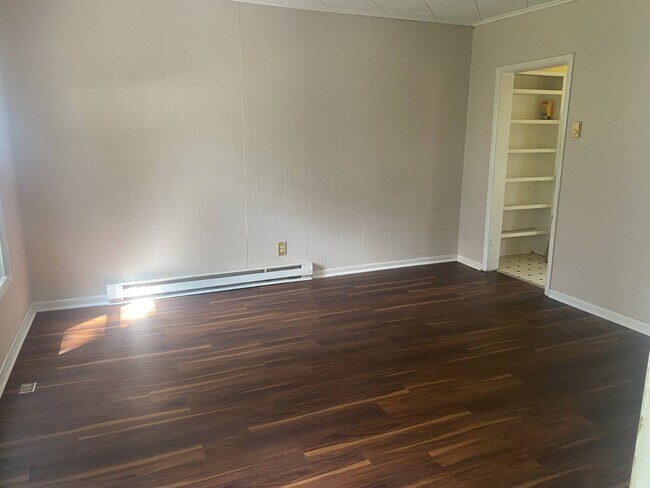 Building Photo - 337 Bleecker St