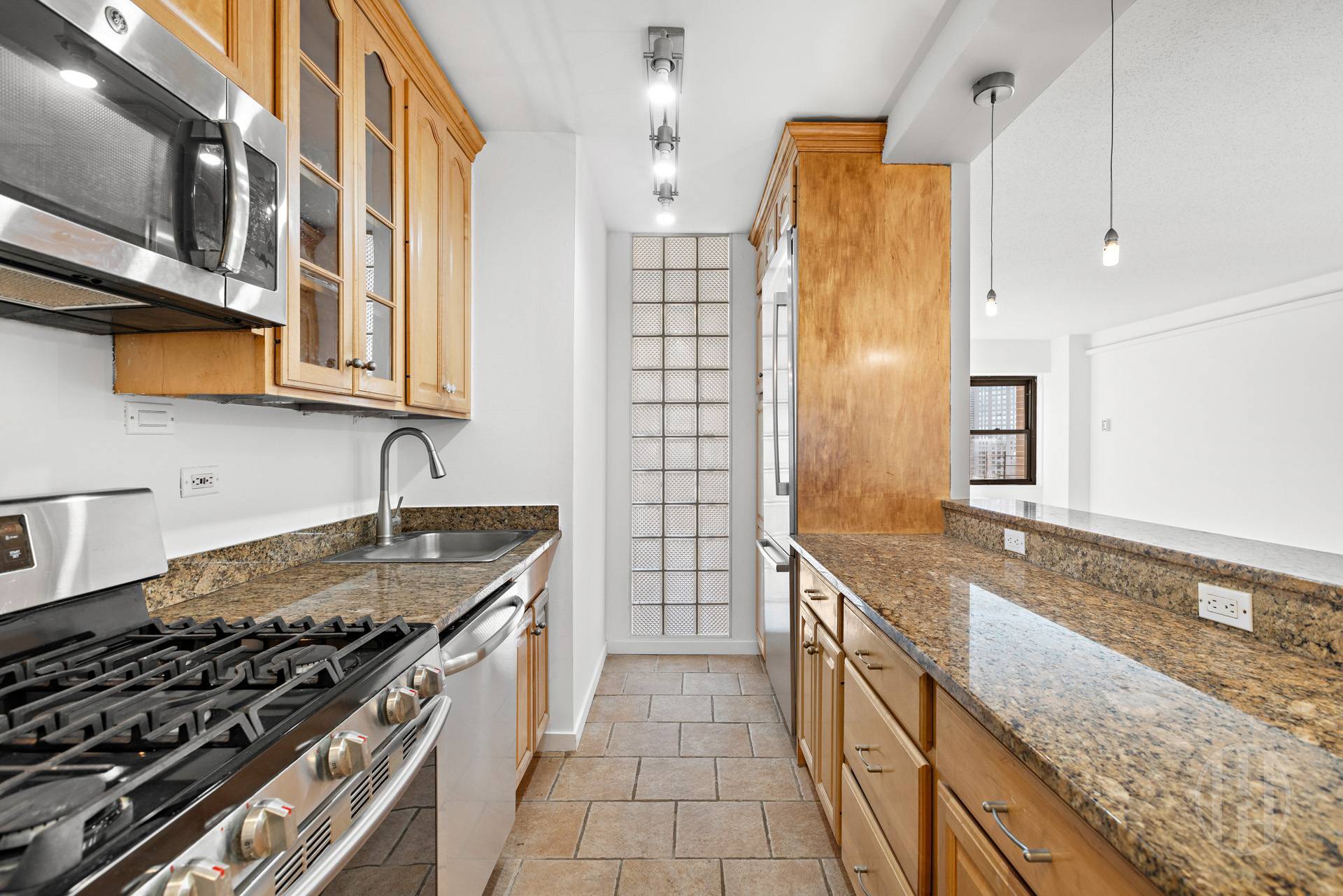 Building Photo - 20 W 64th St