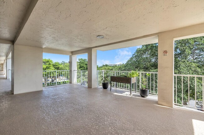 Building Photo - 3080 N Course Dr