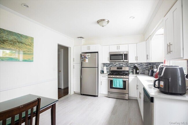 Building Photo - 525 E Beech St