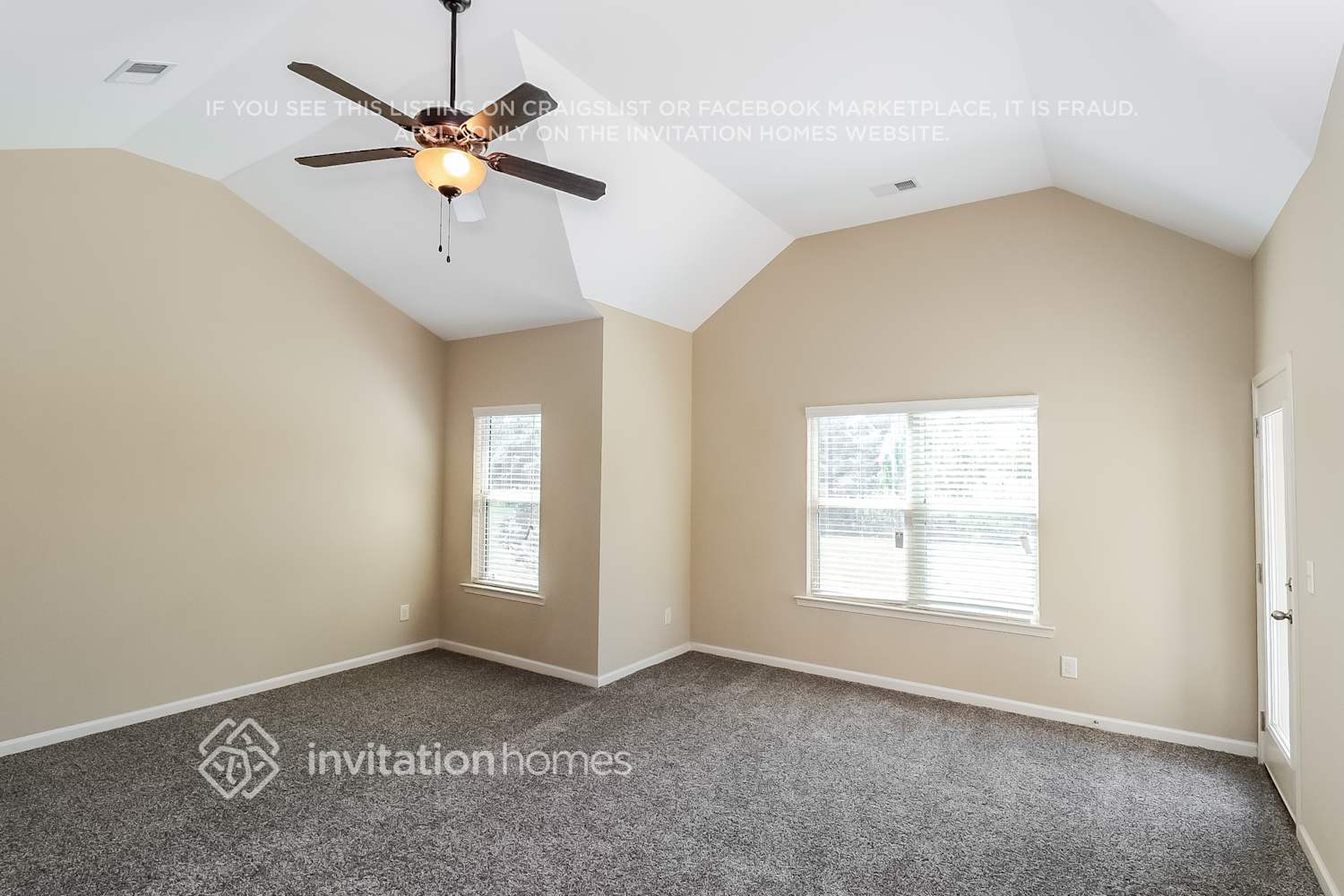 Building Photo - 2055 Hydrangea Ln