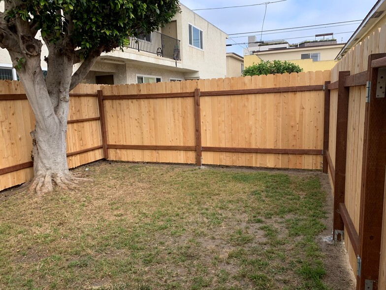 Private large yard - 12634 Pacific Ave