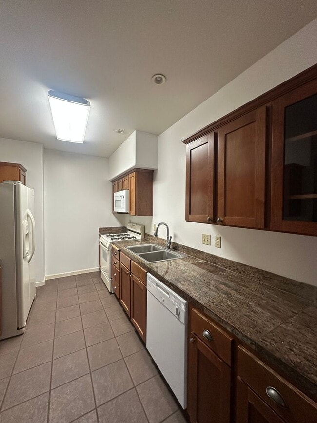 Building Photo - Newly renovated Two-bedroom apartment in A...