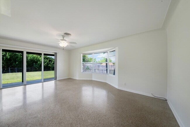 Building Photo - 2022 Collier Ave
