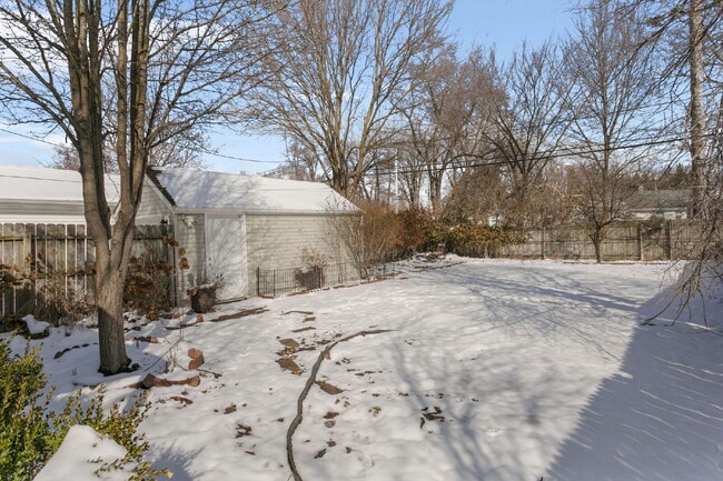 Building Photo - 724 Northwood Dr