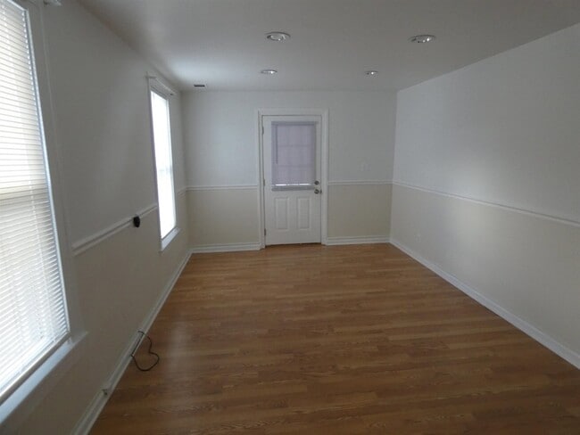 Building Photo - 26411 Belanger St