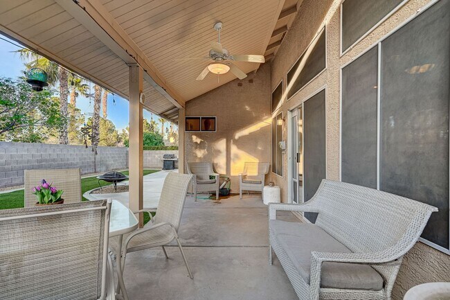 Building Photo - Henderson Single-Story Gem with Gas Firepl...
