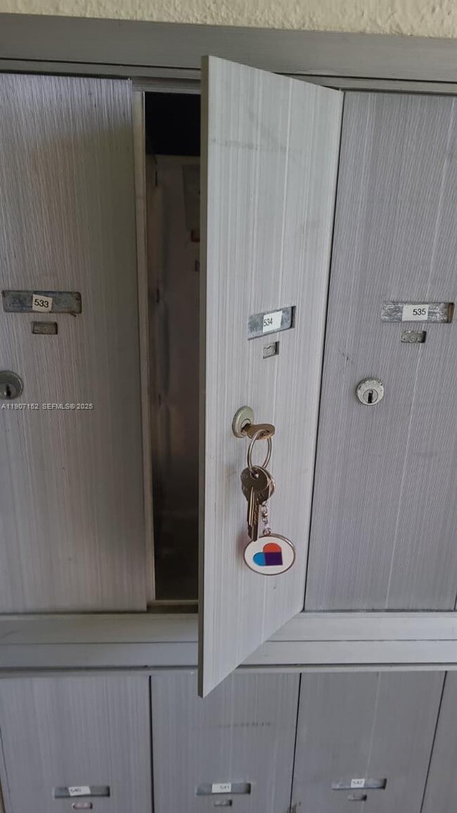 Building Photo - 534 Mansfield M