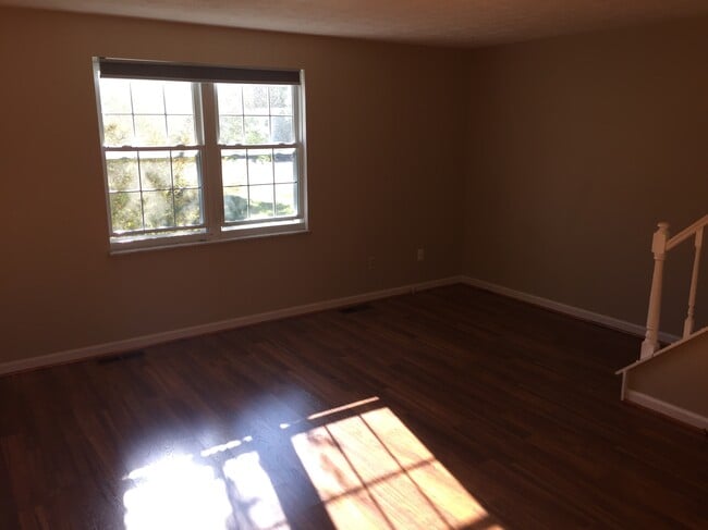 Living room - 246 E Commons Dr