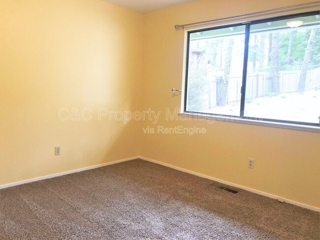 Building Photo - 4084 Los Altos Dr