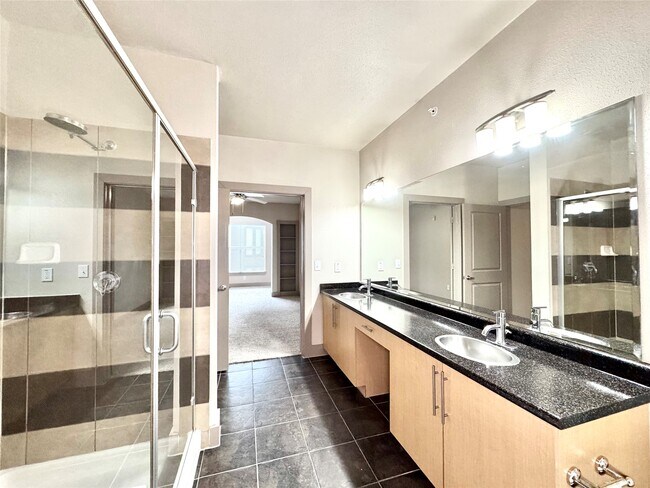 Building Photo - 3660 Richmond Ave.